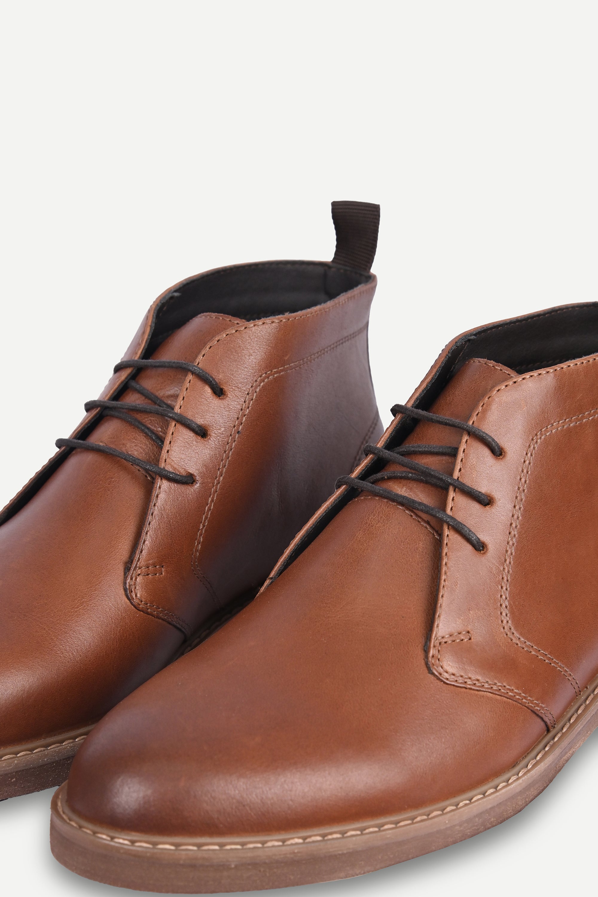 Arizona Leather Lace-Up Chukka Boots